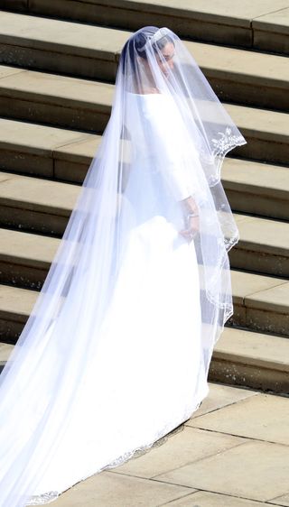 see-meghan-markles-wedding-dress-from-every-single-angle-2772327