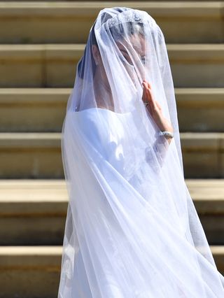 see-meghan-markles-wedding-dress-from-every-single-angle-2772332