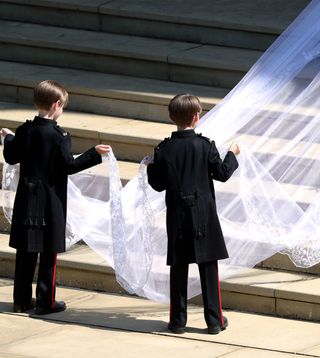 see-meghan-markles-wedding-dress-from-every-single-angle-2772334