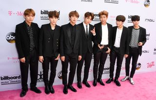 bts-billboard-music-awards-2018-red-carpet-258211-1526860156619-main