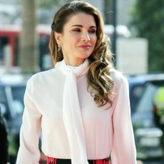 queen-rania-hoodie-outfit-258702-1527187158198-square