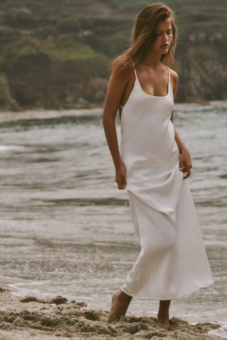 Beach wedding dresses: 28 best beach wedding dresses