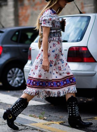 14-stylish-summer-outfits-with-cowboy-boots-2795019