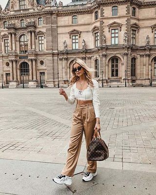 beige-pant-outfits-for-summer-259759-1528317636464-image
