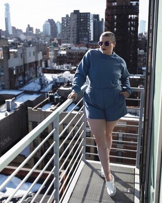 two-piece-outfit-shorts-and-top-nyc-style-260527-1528990492203-image