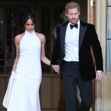 so-this-is-how-much-meghan-markles-reception-dress-would-cost-you-260665-square