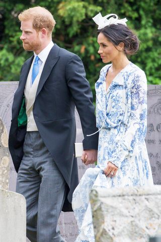 meghan-markle-just-wore-our-favourite-dress-trend-at-a-wedding-this-weekend-2828054