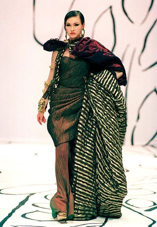 haute-couture-fashion-1990s-261265-1529686882152-image