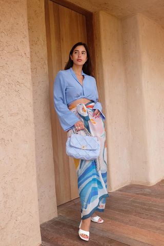 how-to-wear-a-sarong-261604-1687560629079-main