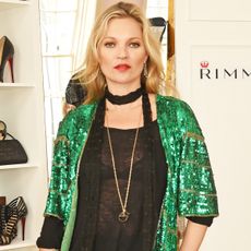 kate-moss-skinny-scarf-trend-261733-1530140053697-square
