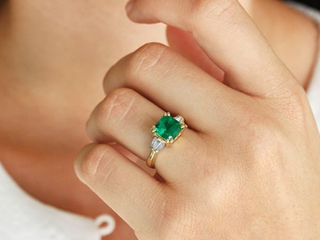 emerald-engagement-rings-262339-1531150230702-main