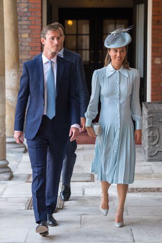 pippa-middleton-wore-a-regal-maternity-look-for-prince-louiss-christening-2866460