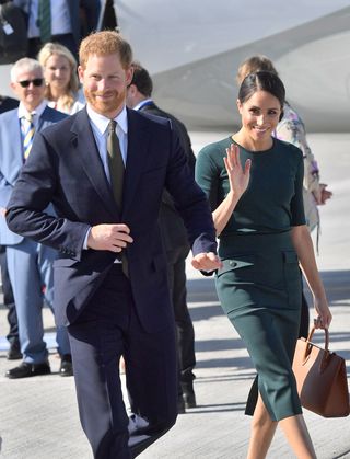 meghan-markle-ireland-airport-outfit-262549-1531244072571-image