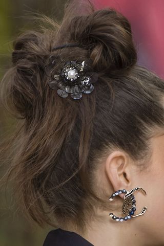 cool-hair-accessories-for-women-262687-1531339552062-main