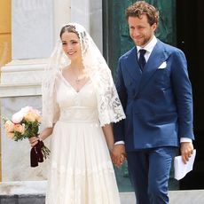 bee-shaffer-had-a-second-wedding-in-italyand-we-cant-get-over-her-shoes-263404-square