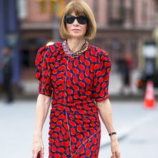 anna-wintours-power-triangle-the-3-step-outfit-she-has-worn-all-summer-263443-square