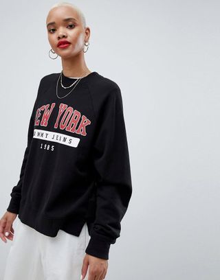Tommy Jeans + Sweatshirt With New York Logo