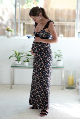 best-maternity-dresses-263842-1532554046440-main
