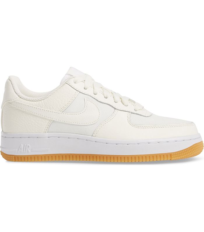 does famous footwear sell nike air force ones