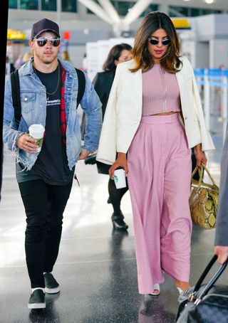 priyanka-chopra-nick-jonas-engaged-264050-1532674829798-image