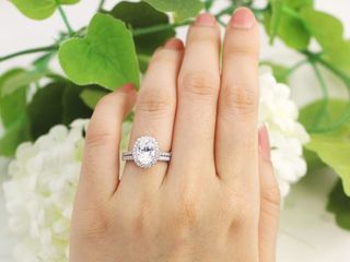 oval-halo-engagement-rings-264648-1533515502568-main