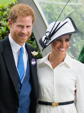 meghan-and-bella-share-this-unexpected-accessory-in-common-2919598