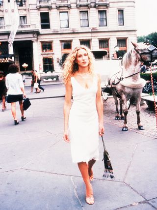 these-10-new-dress-trends-are-so-carrie-bradshaw-circa-2000-2925873