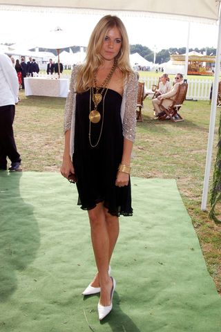 sienna-millers-2000s-style-in-20-unforgettable-outfits-2933963
