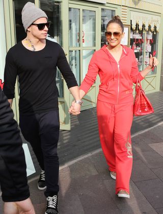 jennifer-lopez-juicy-couture-tracksuit-265426-1534365689507-image