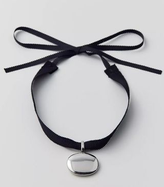 Urban Outfitters + Sadie Round Pendant Ribbon Choker Necklace