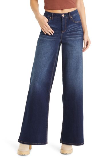 Here's How to Wear Wide-Leg Jeans This Spring | Who What Wear