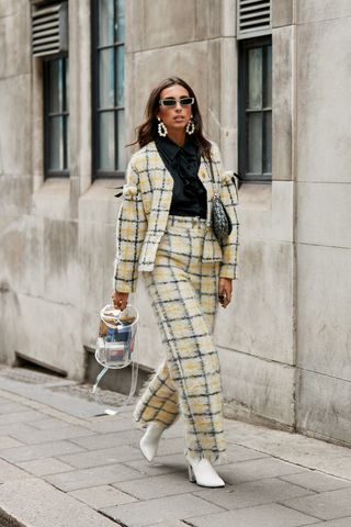 london-fashion-week-street-style-spring-2019-267823-1537204013153-image