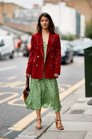 london-fashion-week-street-style-spring-2019-267823-1537398369340-image