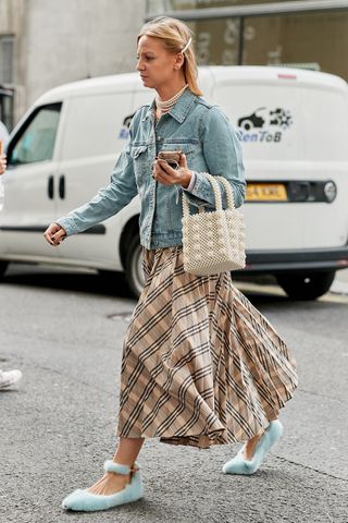 london-fashion-week-street-style-spring-2019-267823-1537398382102-image