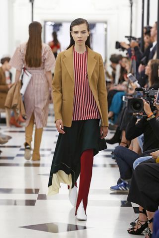 victoria-beckham-fall-outfit-idea-267925-1537394915324-image