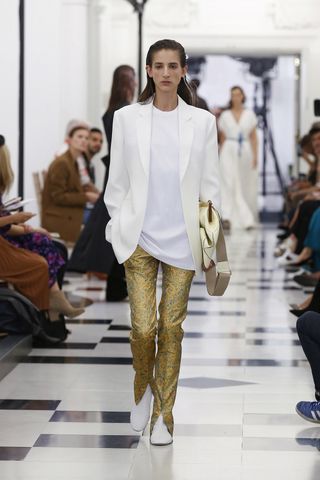 victoria-beckham-fall-outfit-idea-267925-1537394921094-image