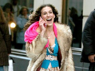 carrie-bradshaw-fall-outfits-268002-1537386796315-main