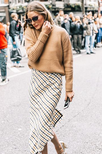 7 Slouchy Sweater-and-Skirt Outfits to Try | Who What Wear