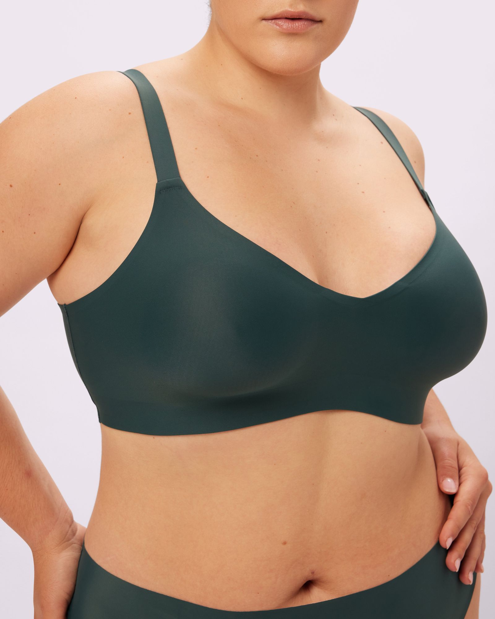 These Are the Best Wireless Bras for Women With Big Busts Who What Wear