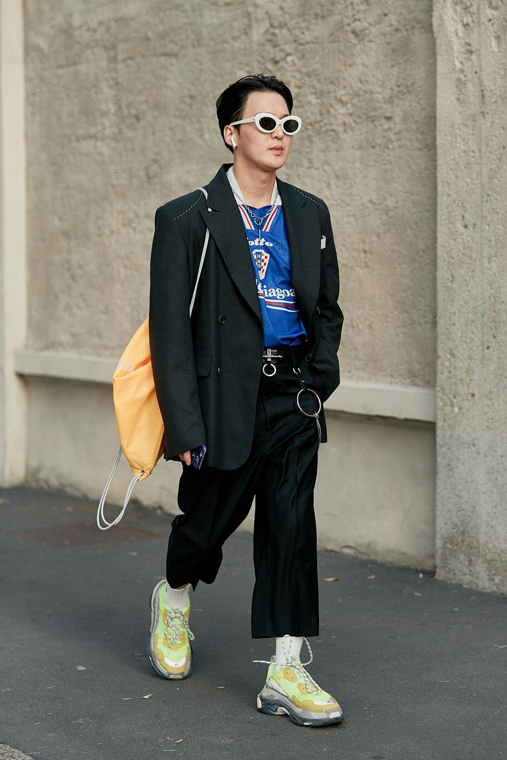 mens-street-style-spring-2019-fashion-week-268350-1537569705370-image-1920-80.jpg