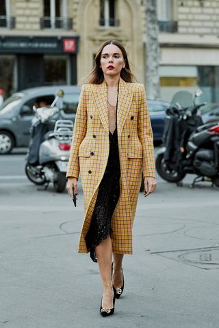 paris-fashion-week-street-style-spring-2019-268482-1538441194527-image