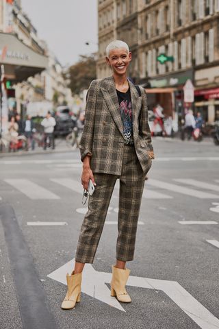 paris-fashion-week-street-style-spring-2019-268482-1538441230077-image