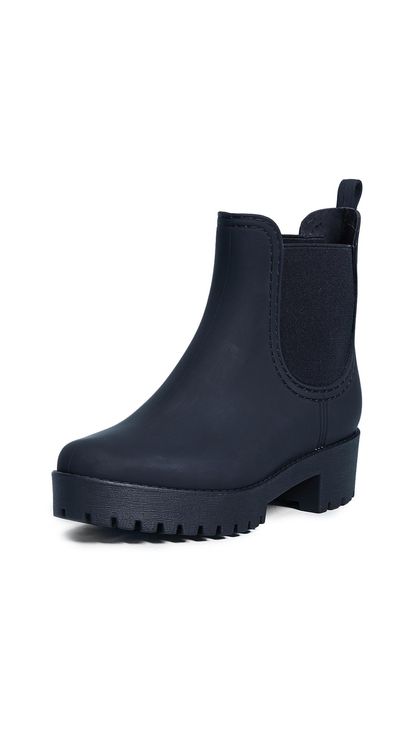 The Cutest Rain Boots Outfits to Wear This Fall | Who What Wear