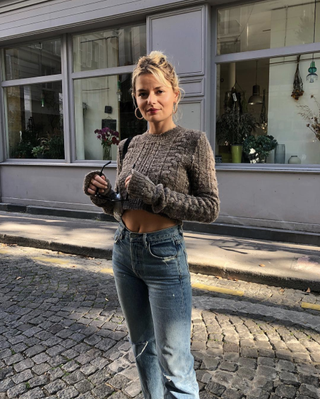 Look com jeans cintura alta  Pretty winter outfits, Cool outfits, High  wasted jeans