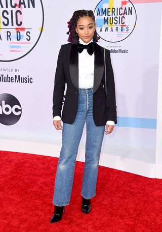 best-american-music-awards-red-carpet-looks-2018-269598-1539133343997-image