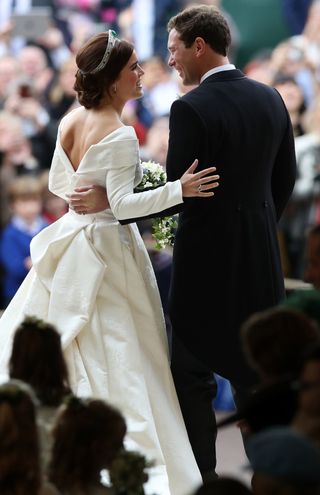 princess-eugenie-wedding-dress-270005-1539344220017-image