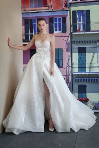 unconventional-wedding-dress-trends-270027-1539361237390-image