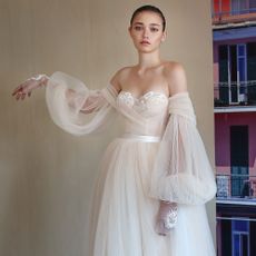 unconventional-wedding-dress-trends-270027-1539361347094-square