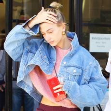 hailey-baldwin-style-aritzia-outfit-270258-1539717392793-square