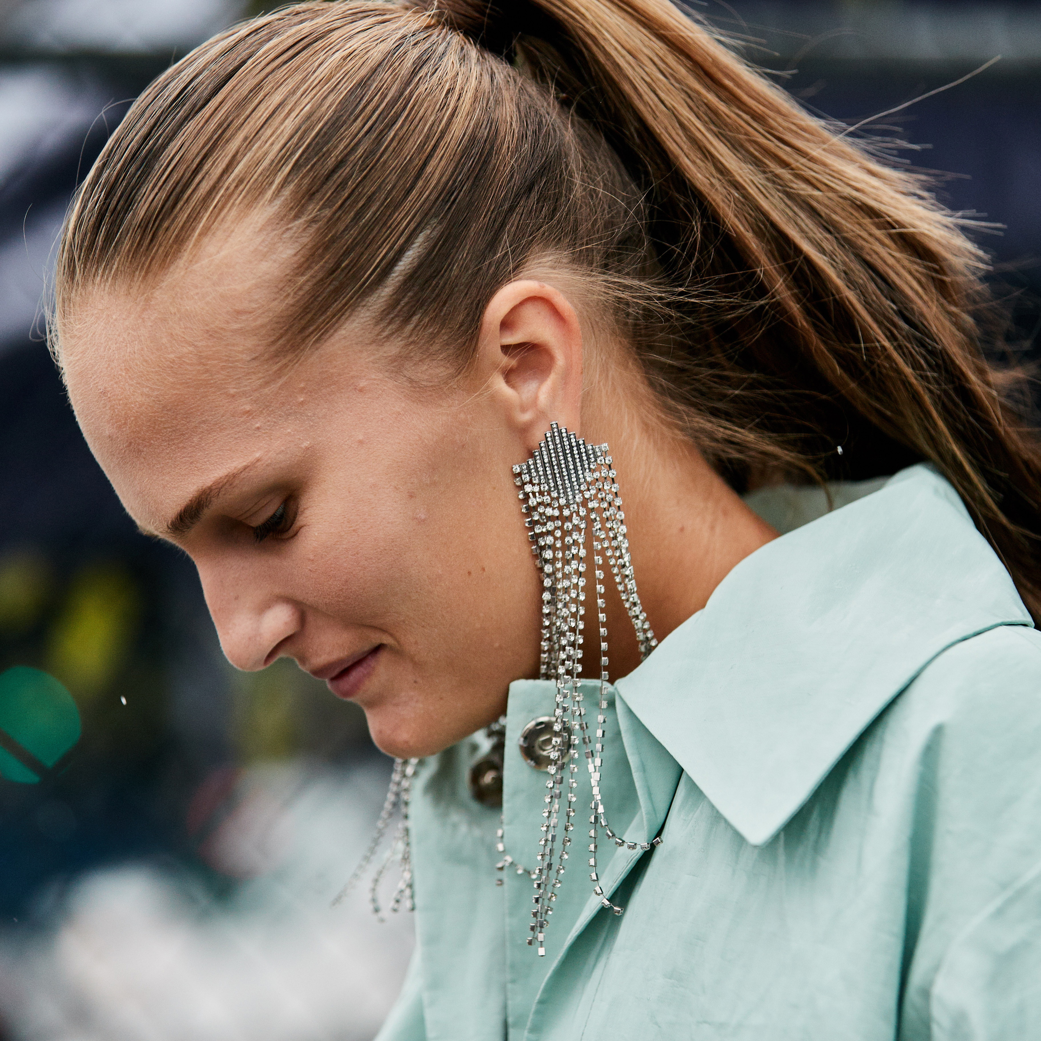 The Chandelier Earrings You ll See at Every Holiday Party Who